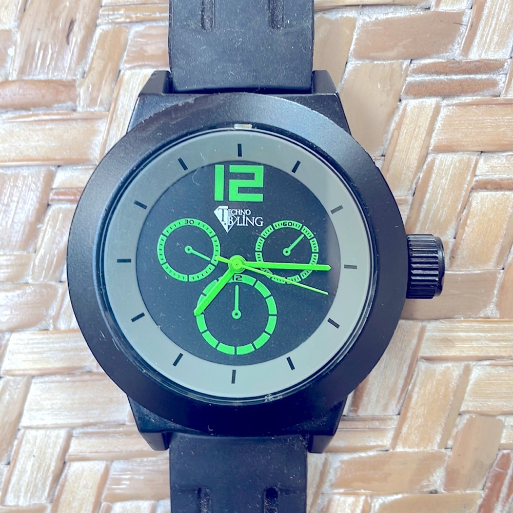 Funky Black and Neon Green Chunky Watch! 🧑🏼‍🎤👩🏻‍🎤